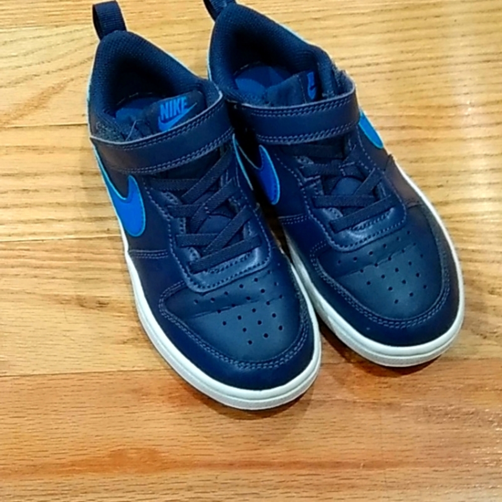 Nike shoes super clean